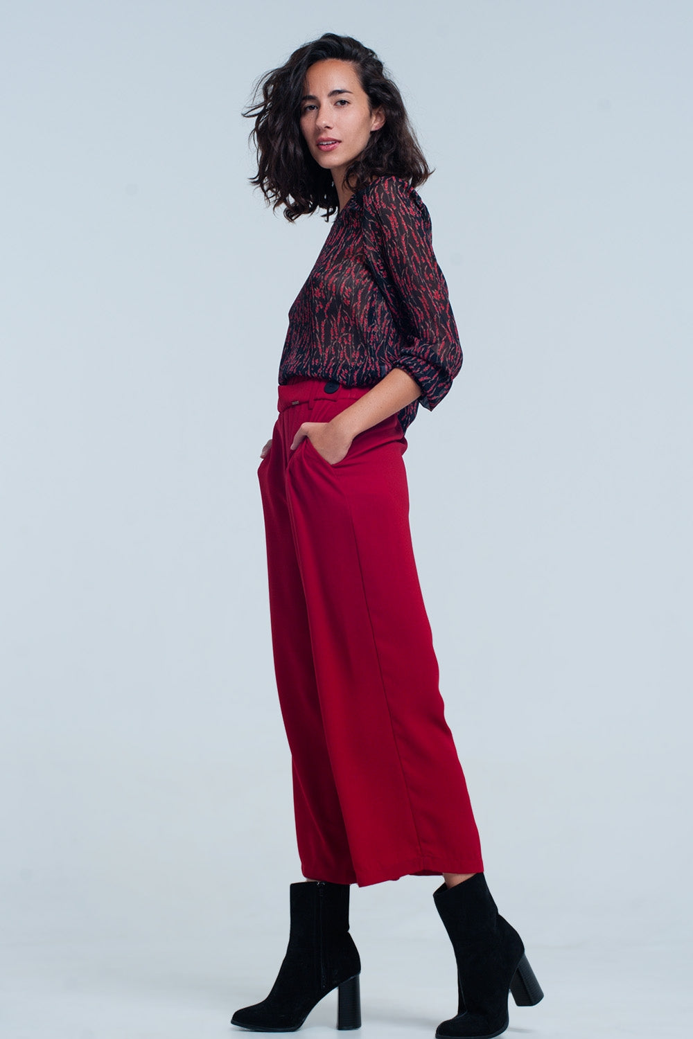 Gonna pantalone rosso con fondo ampio e Dettagli cintura