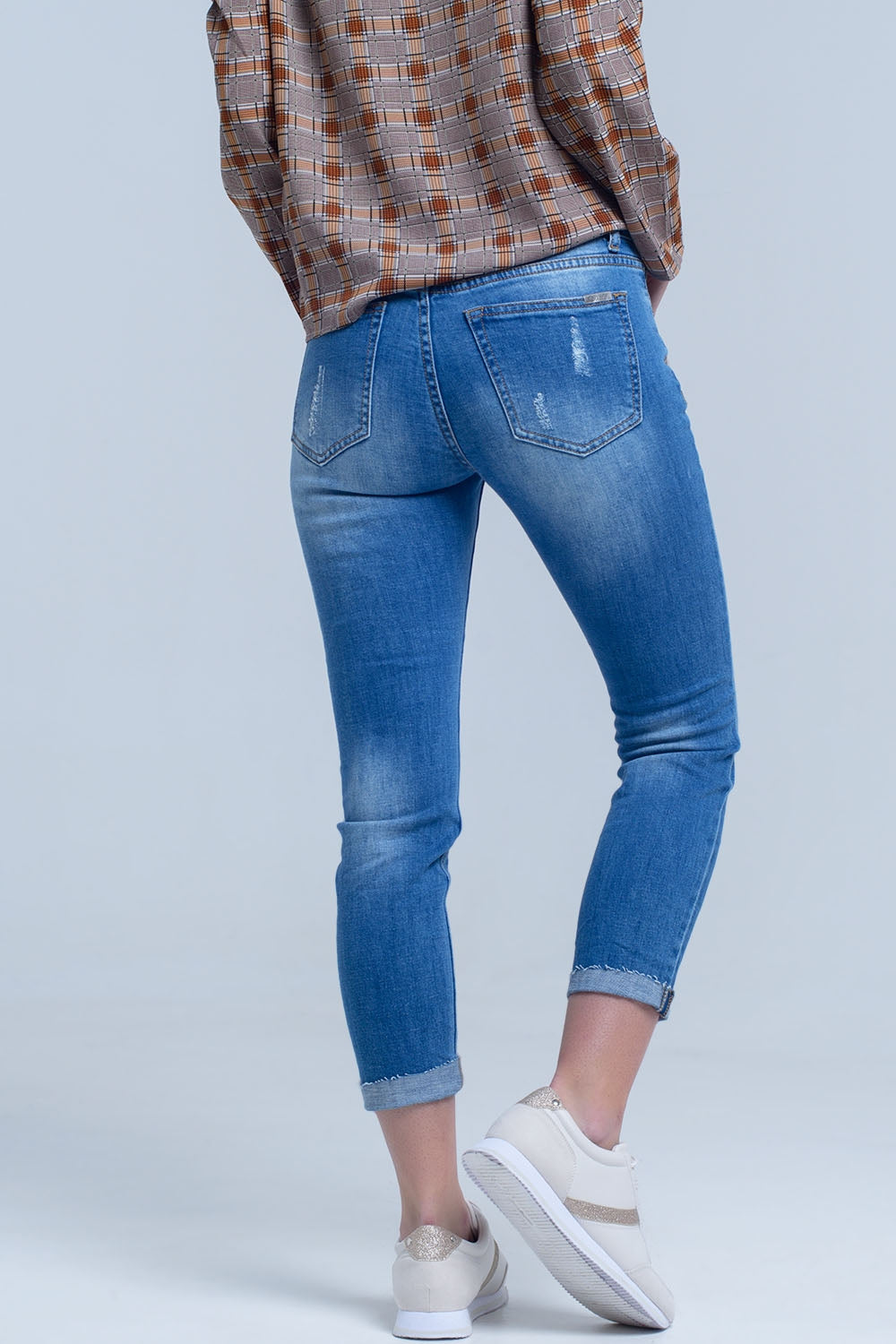 Jean magro con strappi sulle gambe