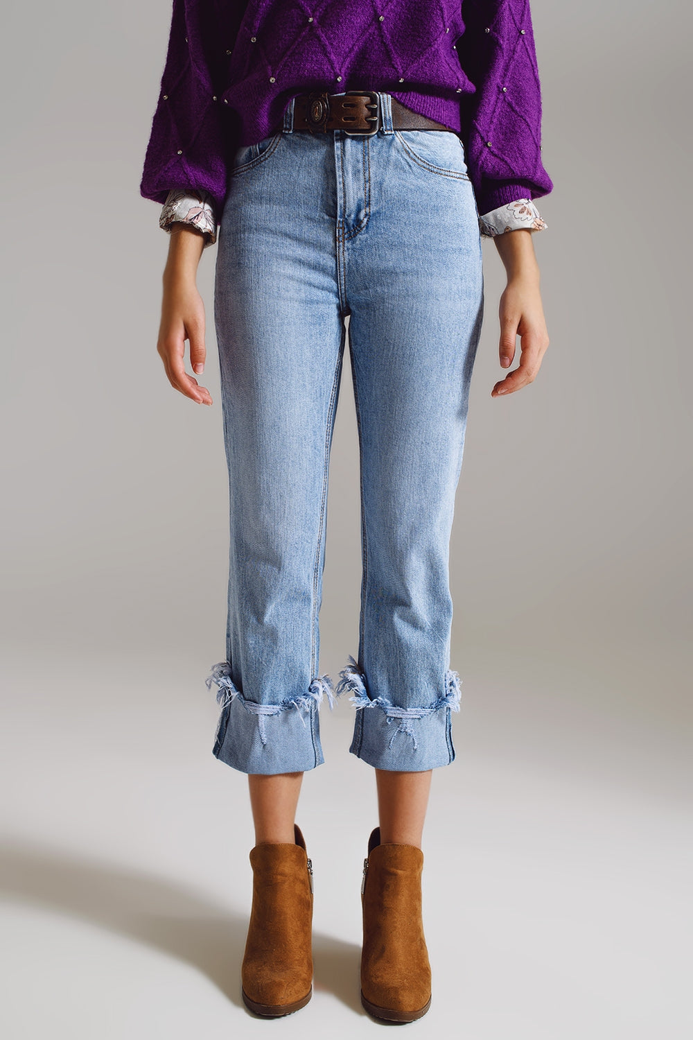 Jeans a gamba dritta con orlo strappato in azzurro chiaro