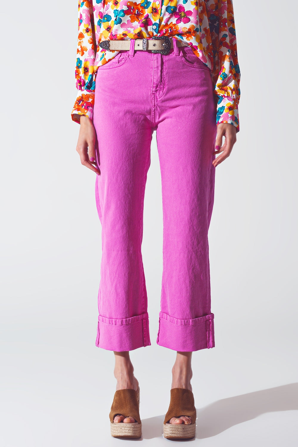 Q2 Jeans a gamba dritta con orlo tagliato in fucsia