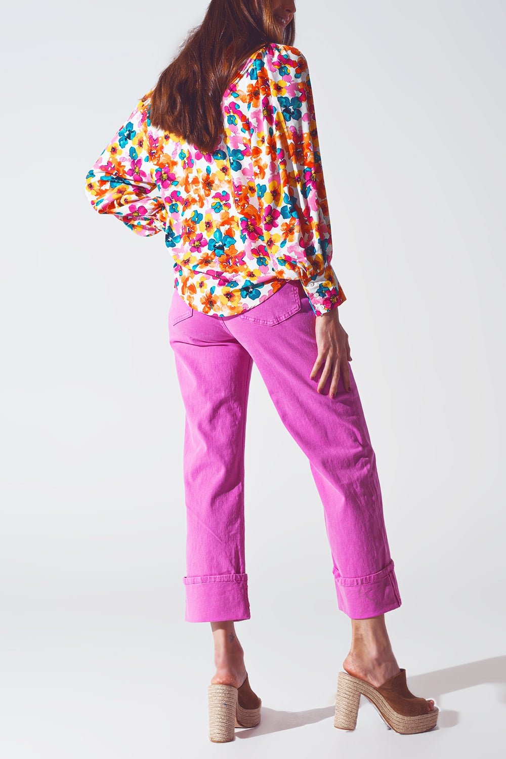 Jeans a gamba dritta con orlo tagliato in fucsia
