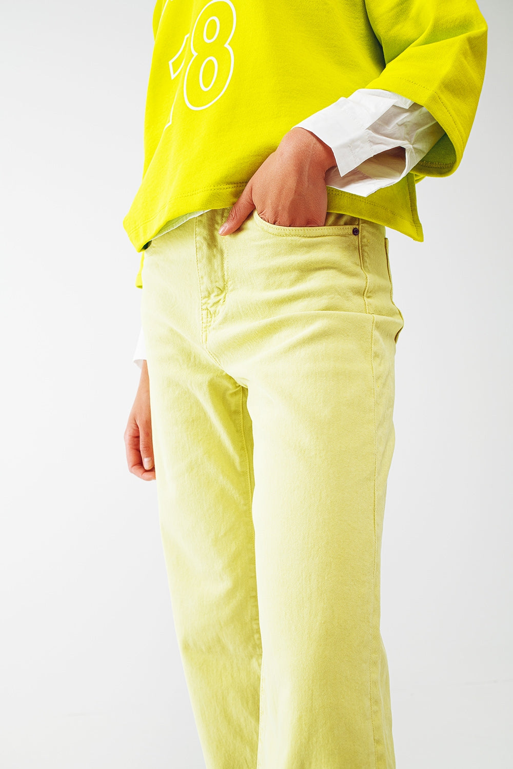 Jeans a gamba dritta con orlo tagliato in verde lime