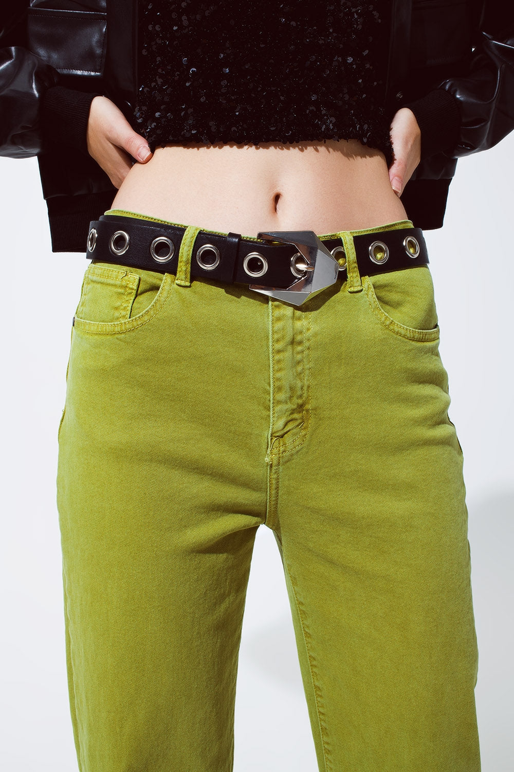 Jeans a gamba dritta con orlo tagliato in verde