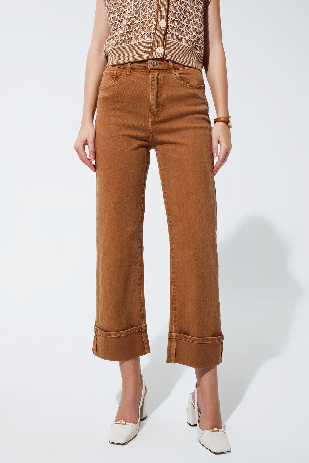 Q2 Jeans a gamba dritta in cammello con pantaloni a zampa ripiegati