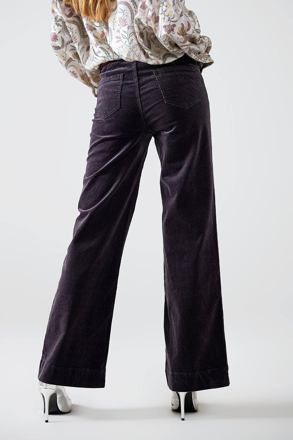 Jeans a gamba tesa in velluto a coste grigio scuro con tasche