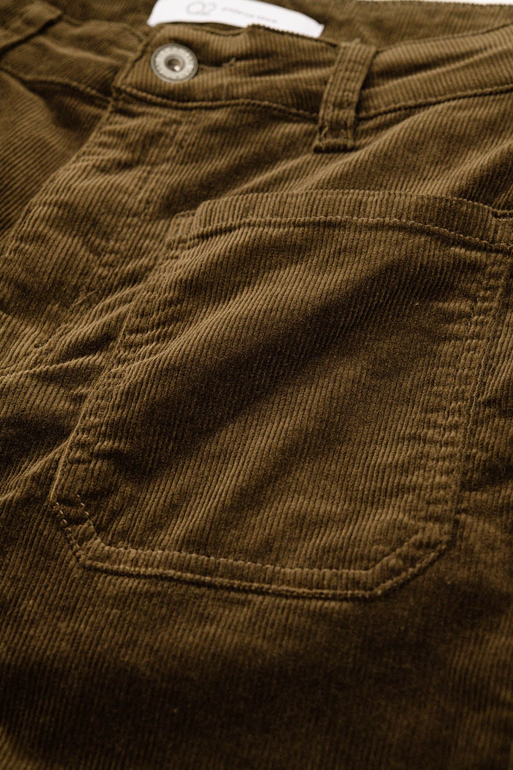 Jeans a gamba tesa in velluto a coste marrone con tasche