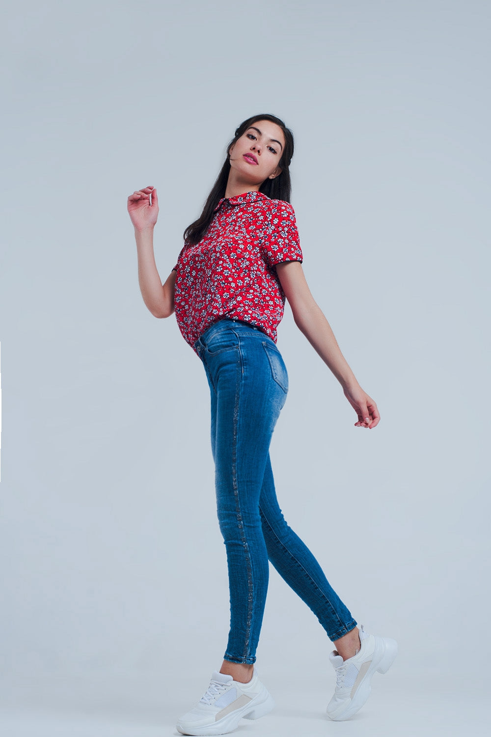 Jeans a lavaggio medio con striscia laterale lucida