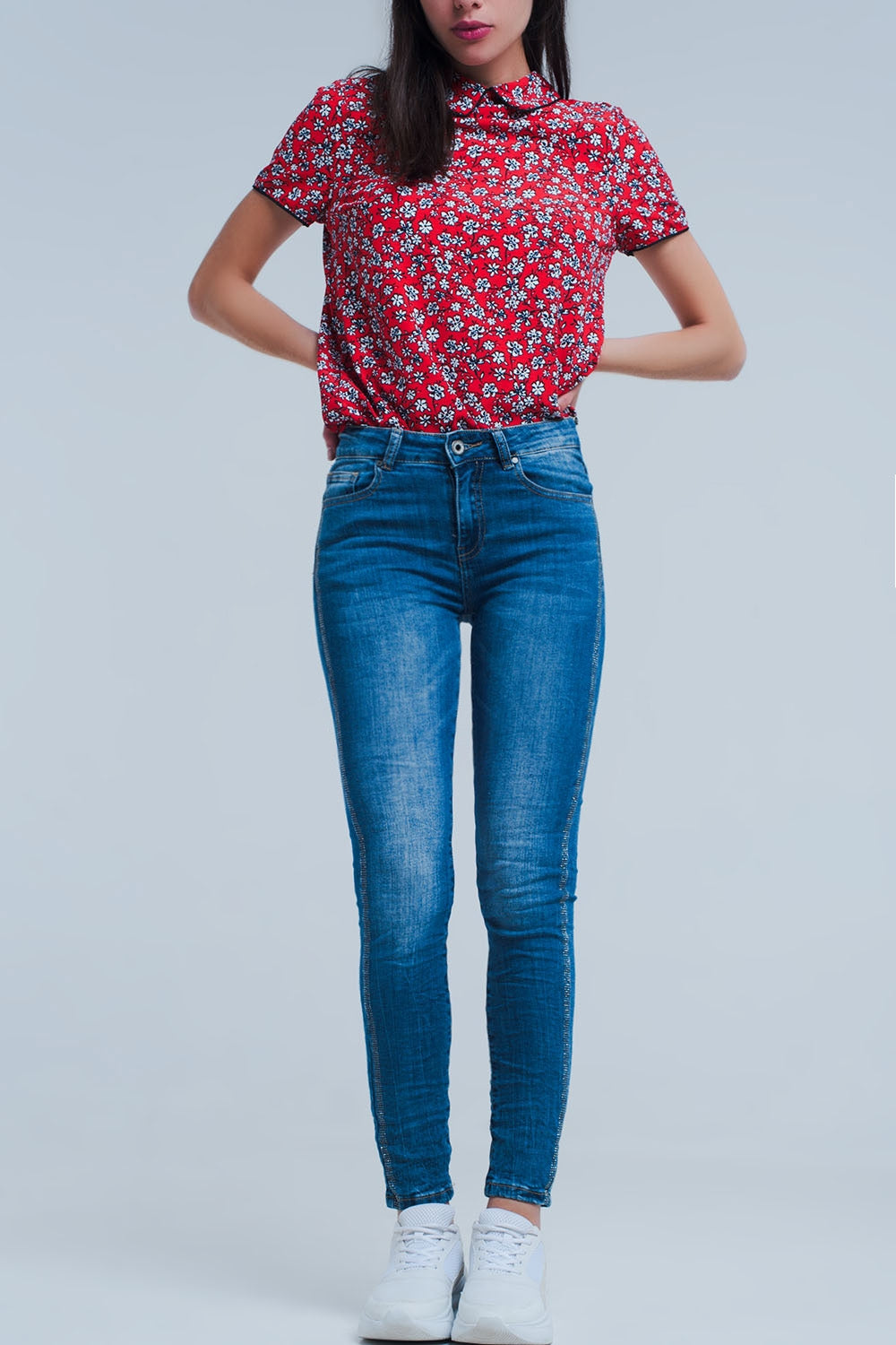 Jeans a lavaggio medio con striscia laterale lucida