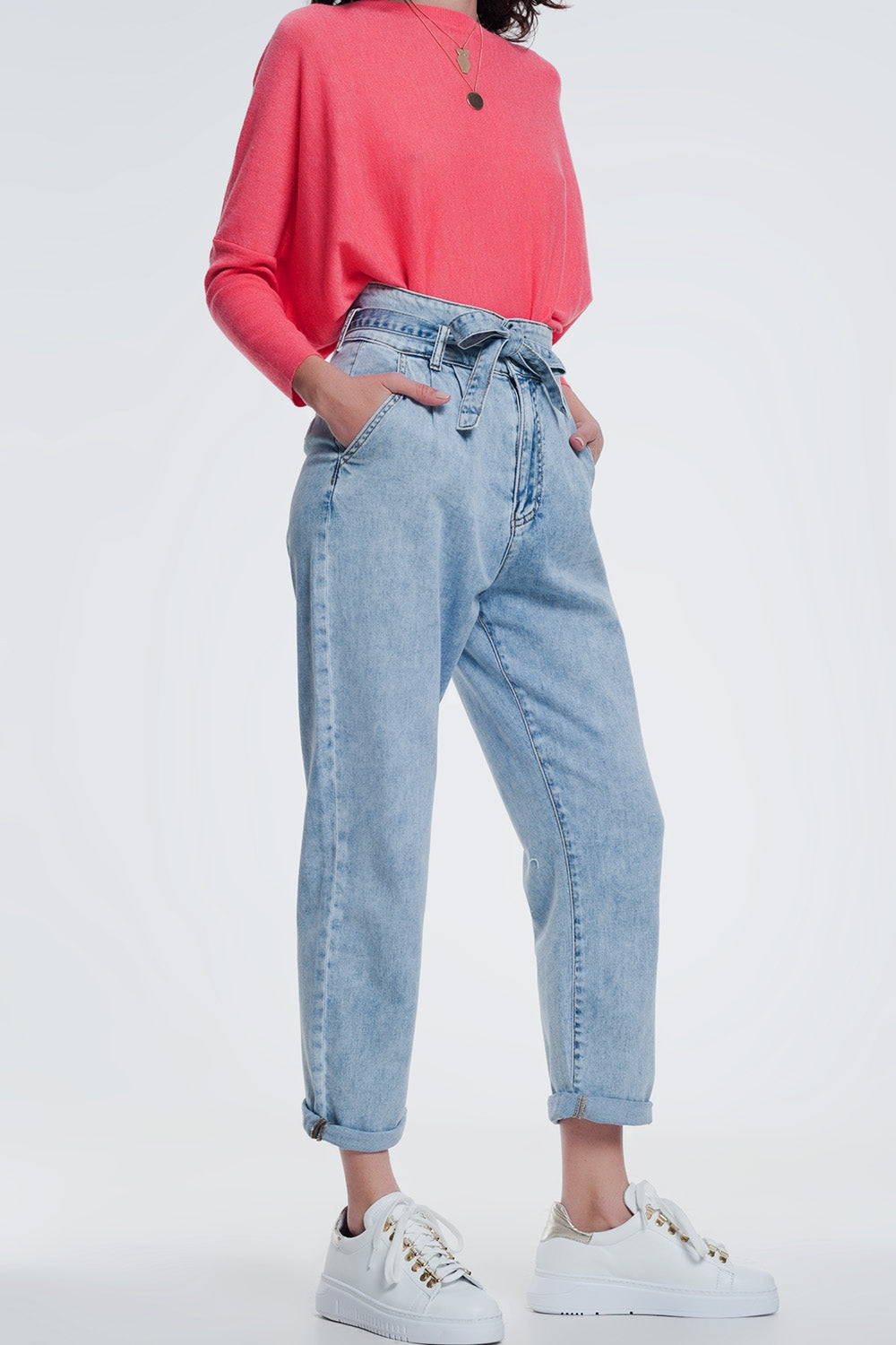 Jeans a taglio dritto in denim leggero con cintura