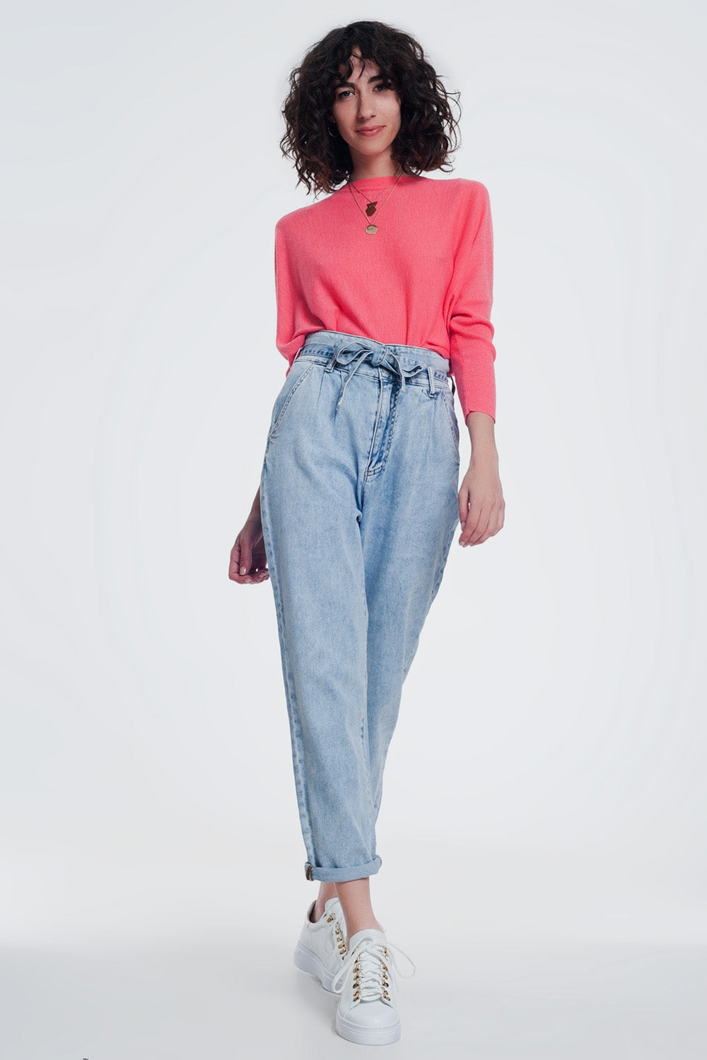 Jeans a taglio dritto in denim leggero con cintura