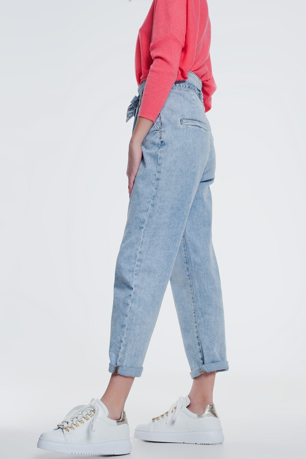 Jeans a taglio dritto in denim leggero con cintura