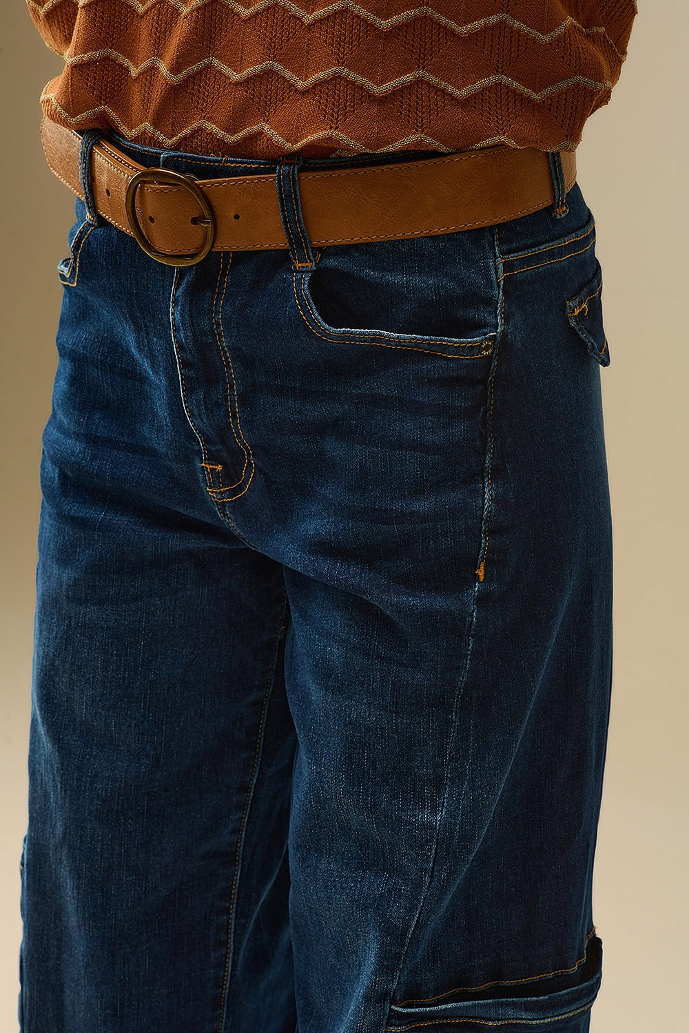 Jeans a vita alta a gamba larga con tasche laterali