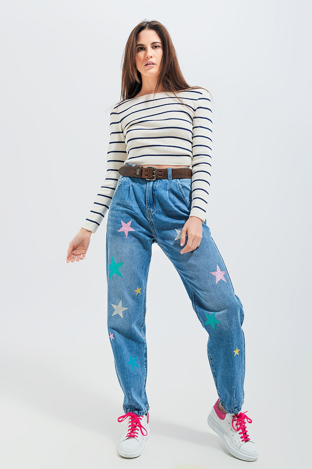 Jeans a vita alta con pieghe sul davanti e stampa a stelle