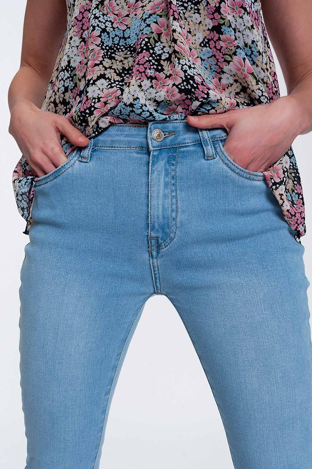 Jeans a vita alta in un bel design dai brillantini