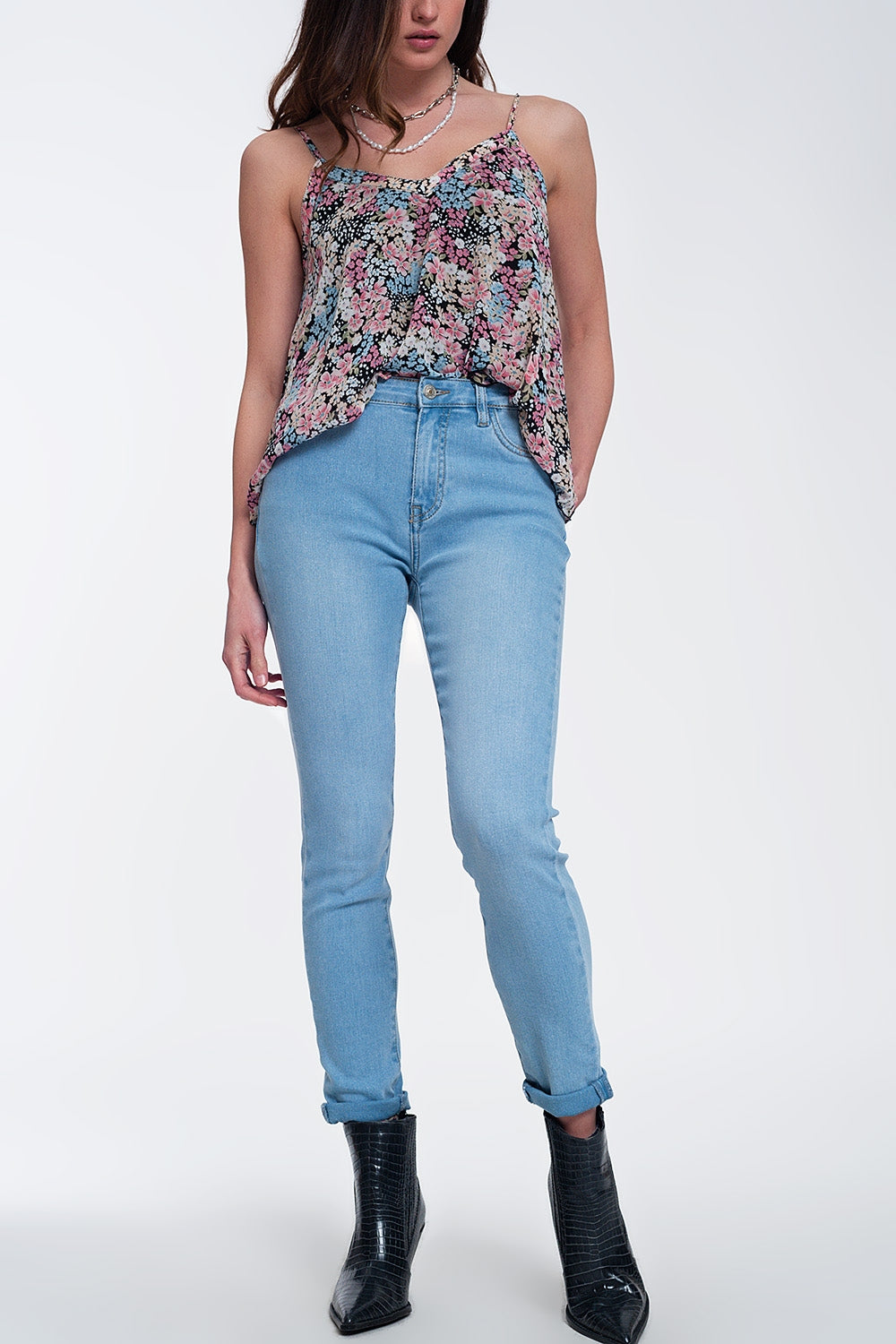 Jeans a vita alta in un bel design dai brillantini