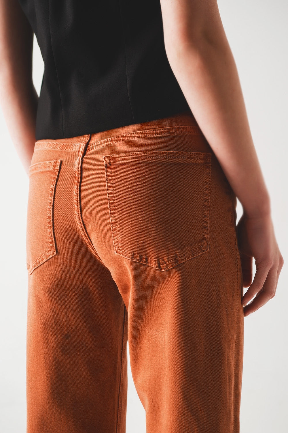 Jeans a vita medio alta in cotone ruggine