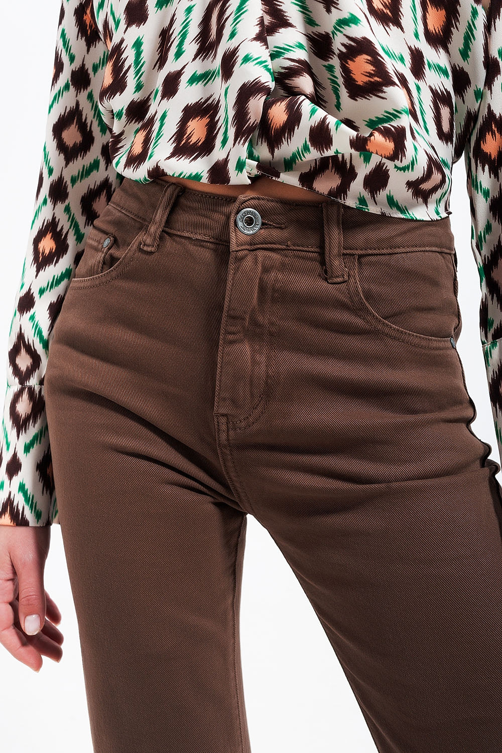 Jeans a zampa color marrone