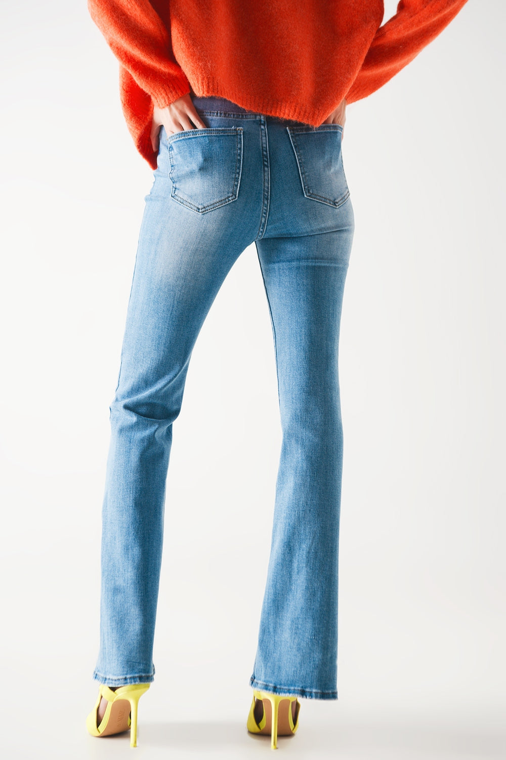 Jeans a zampa d'elefante anni '70 in denim elasticizzato a lavaggio chiaro