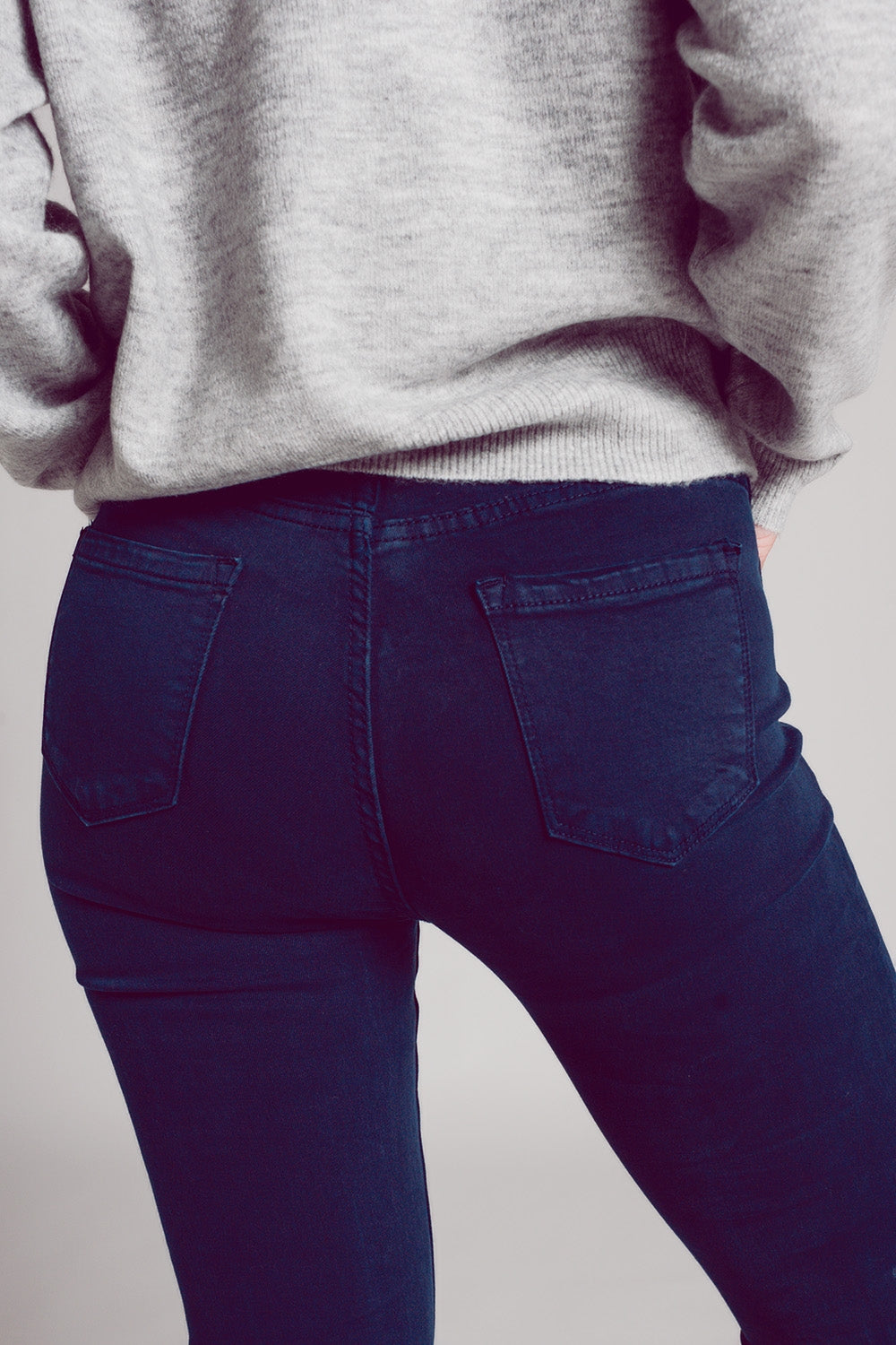 Jeans a zampa inchiostro blu con orlo grezzo