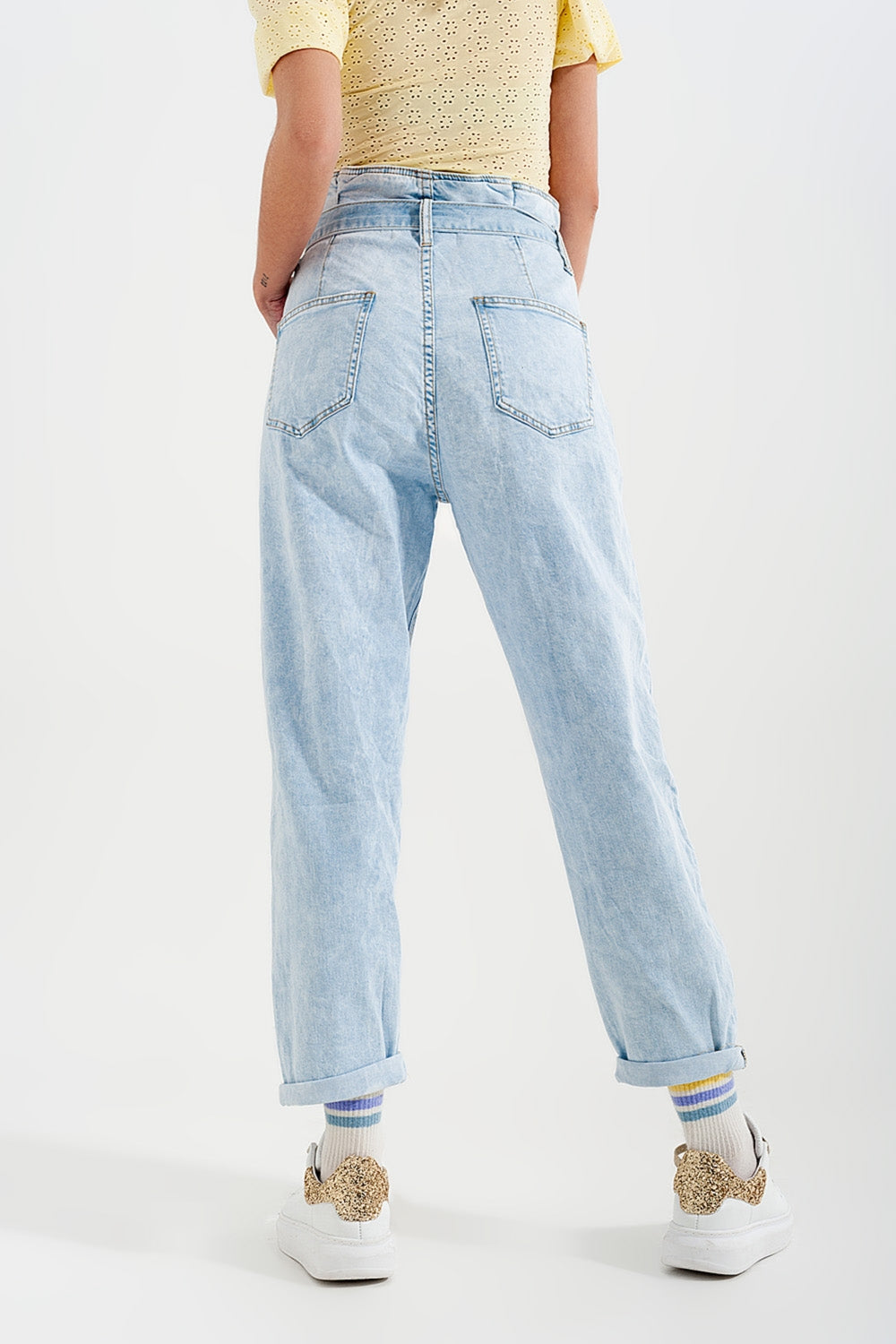 Jeans affusolati lavaggio vintage leggero con vita raccolta