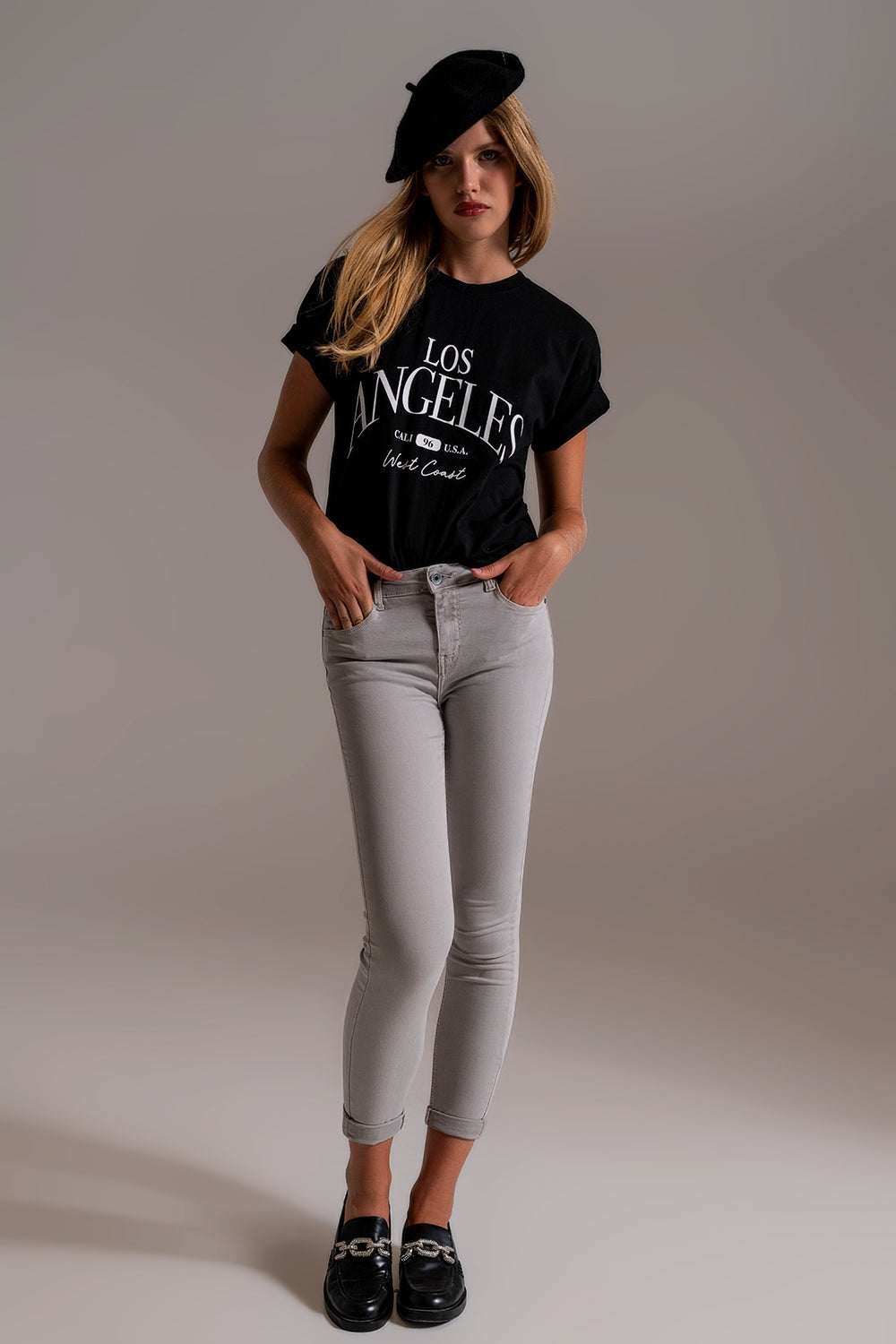 Jeans alla caviglia grigi chiari con pieghe morbide