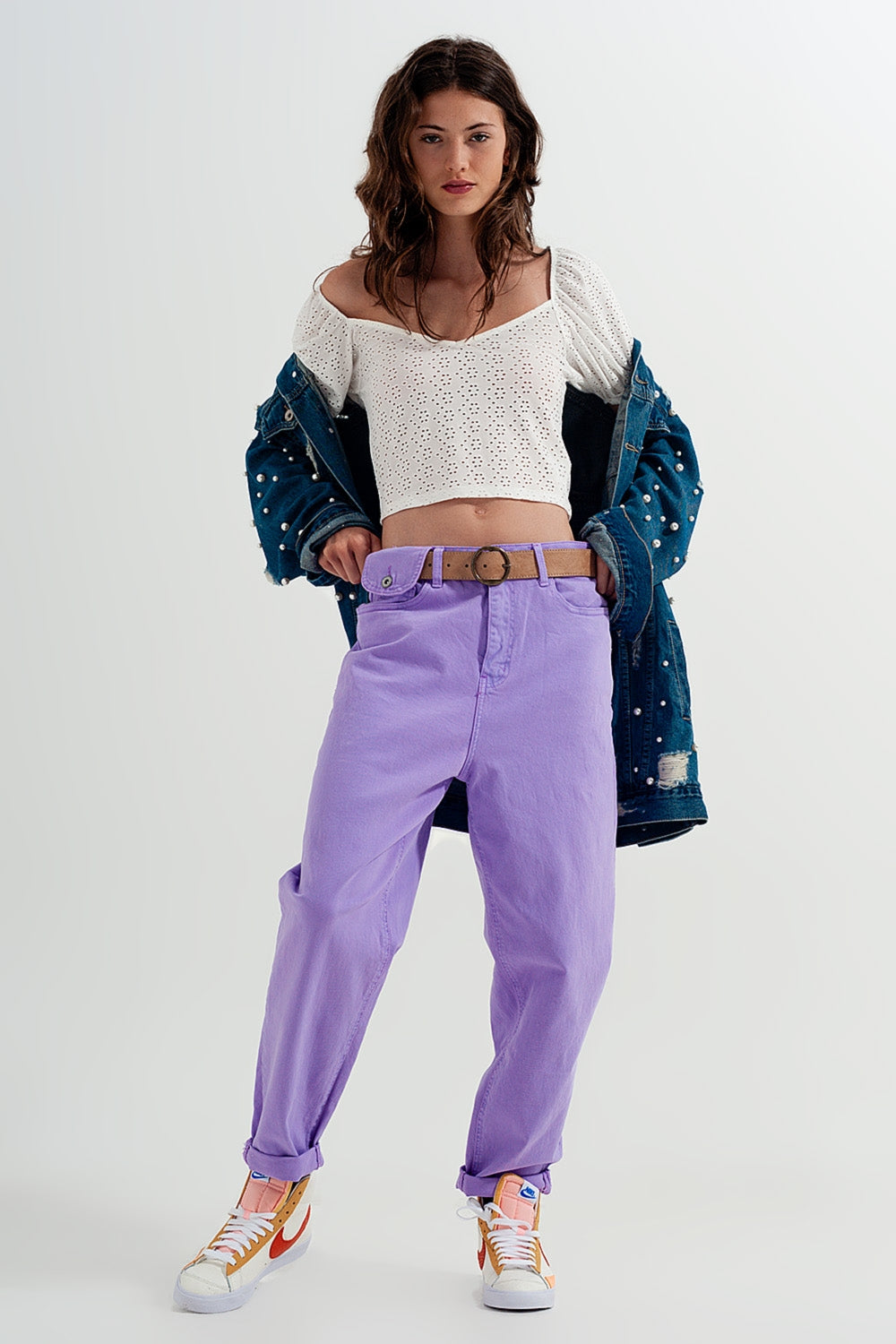 Jeans ampi affusolati viola a vita alta