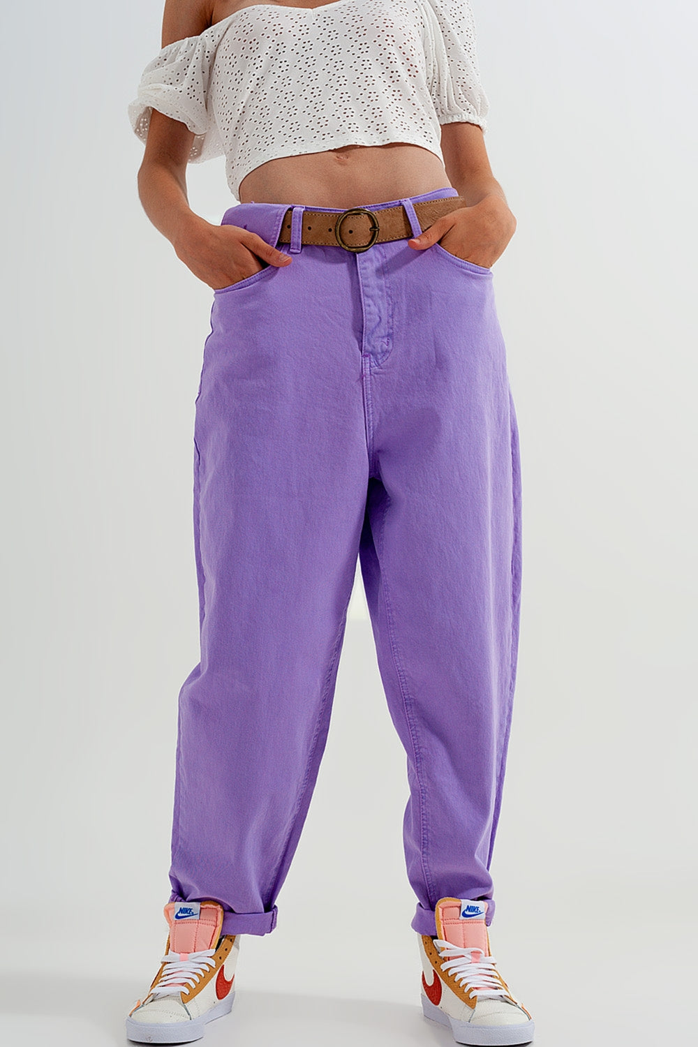 Jeans ampi affusolati viola a vita alta