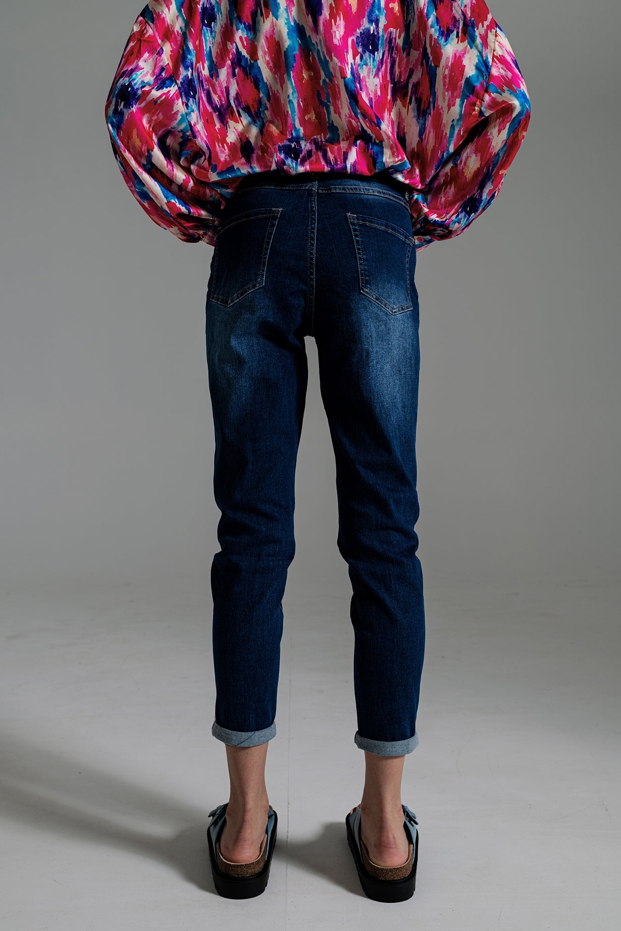 Jeans basic a gamba Regular in lavaggio medio