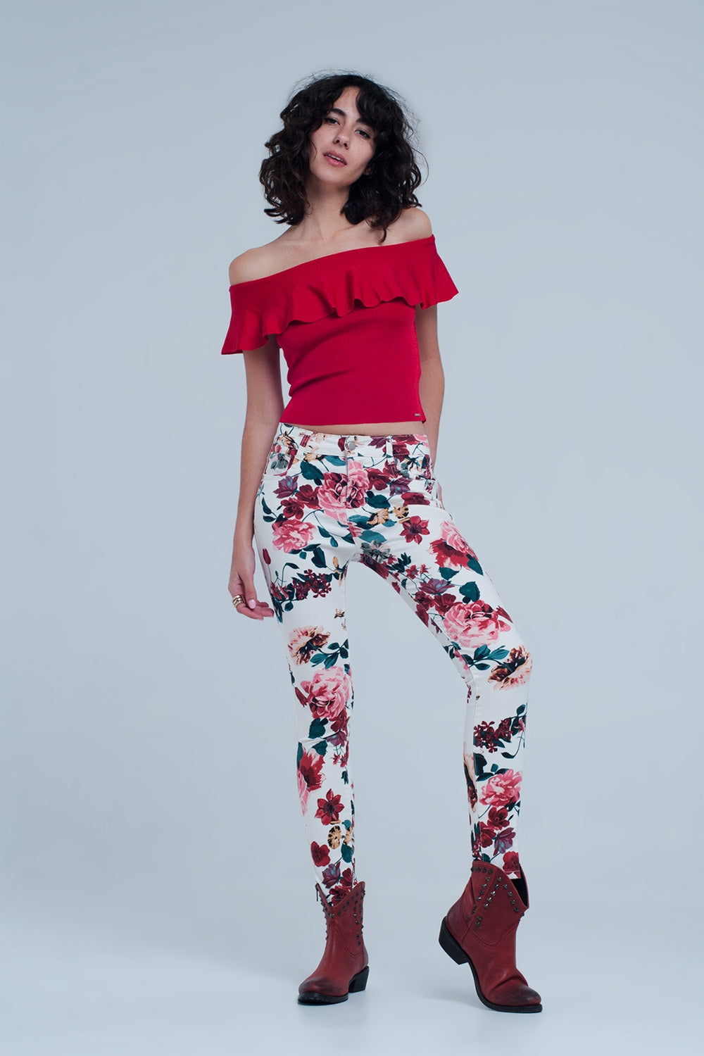 Jeans bianchi con stampa di rose