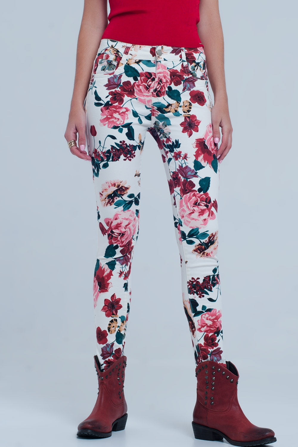 Jeans bianchi con stampa di rose