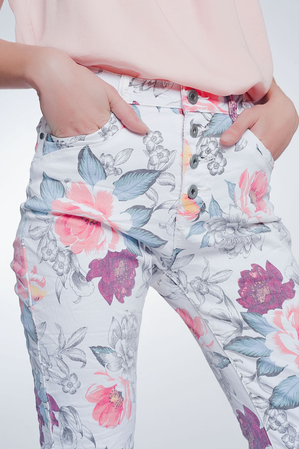 jeans bianco boyfriend con stampa floreale
