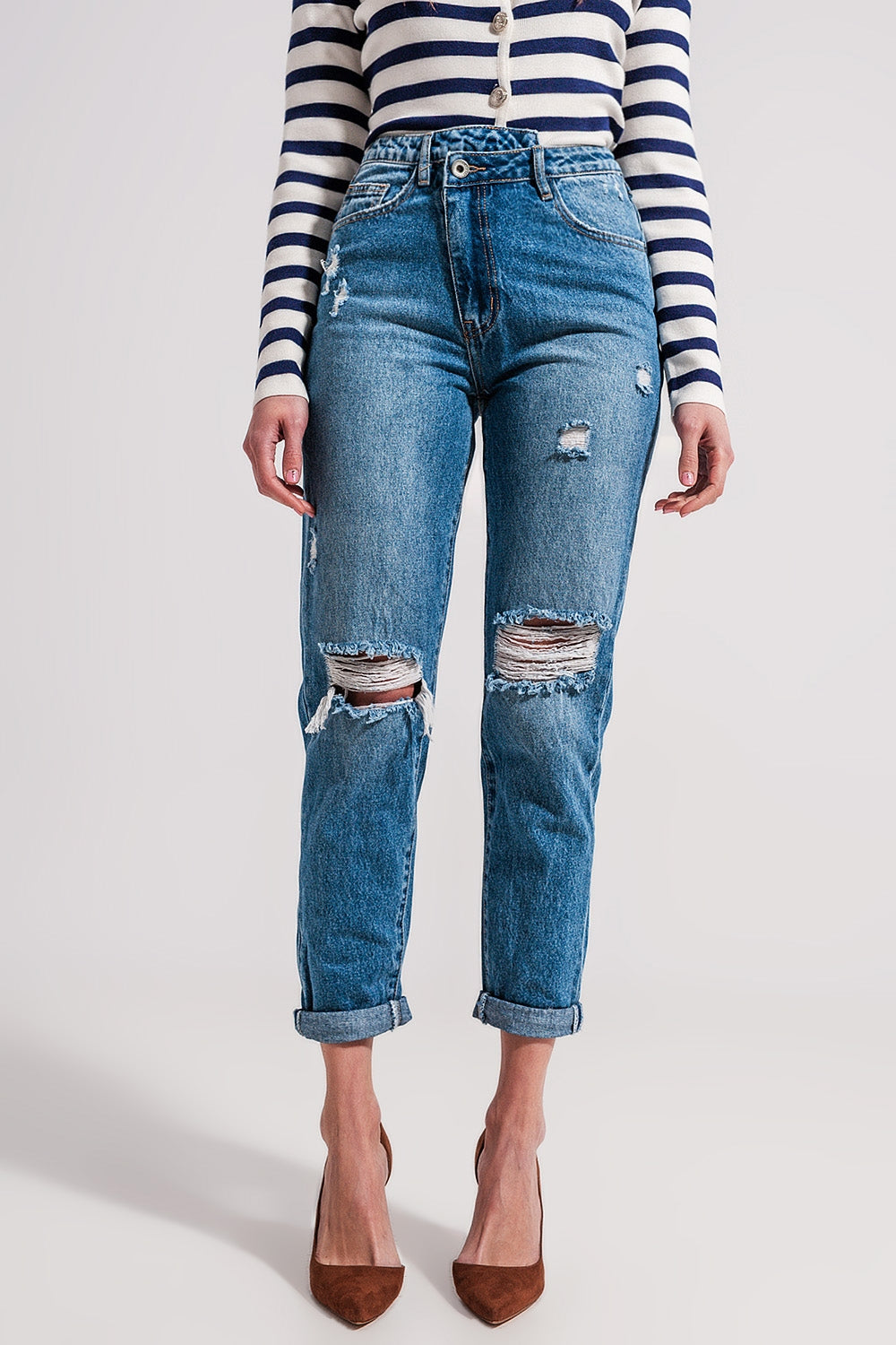 Q2 Jeans blu medio con abbottonatura asimmetrica