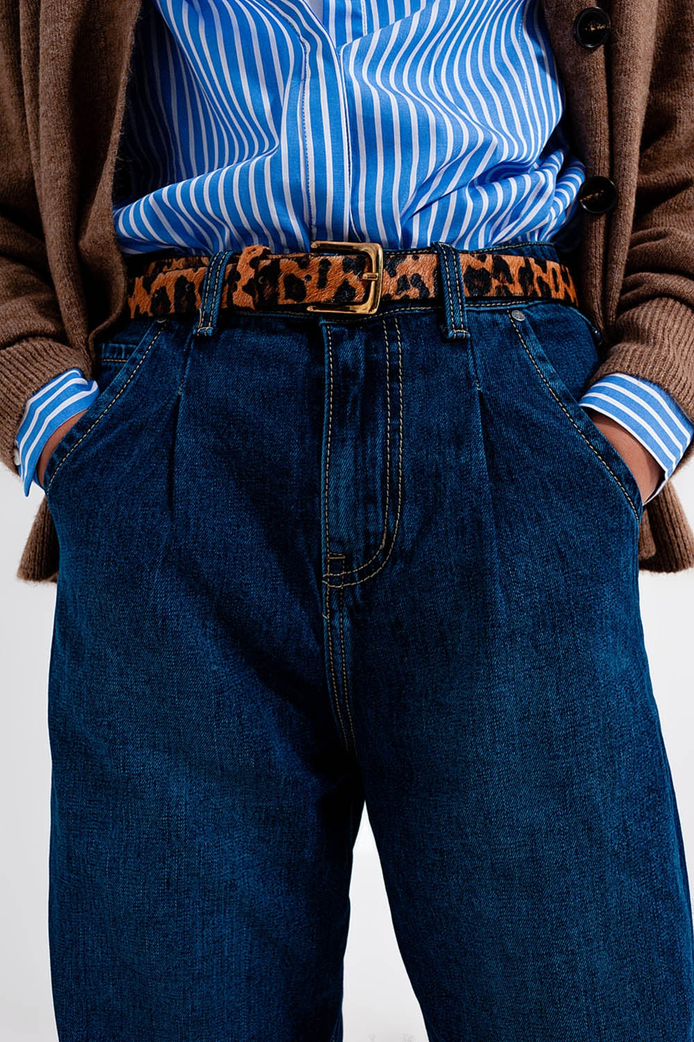 Jeans blu medio con pinces frontali