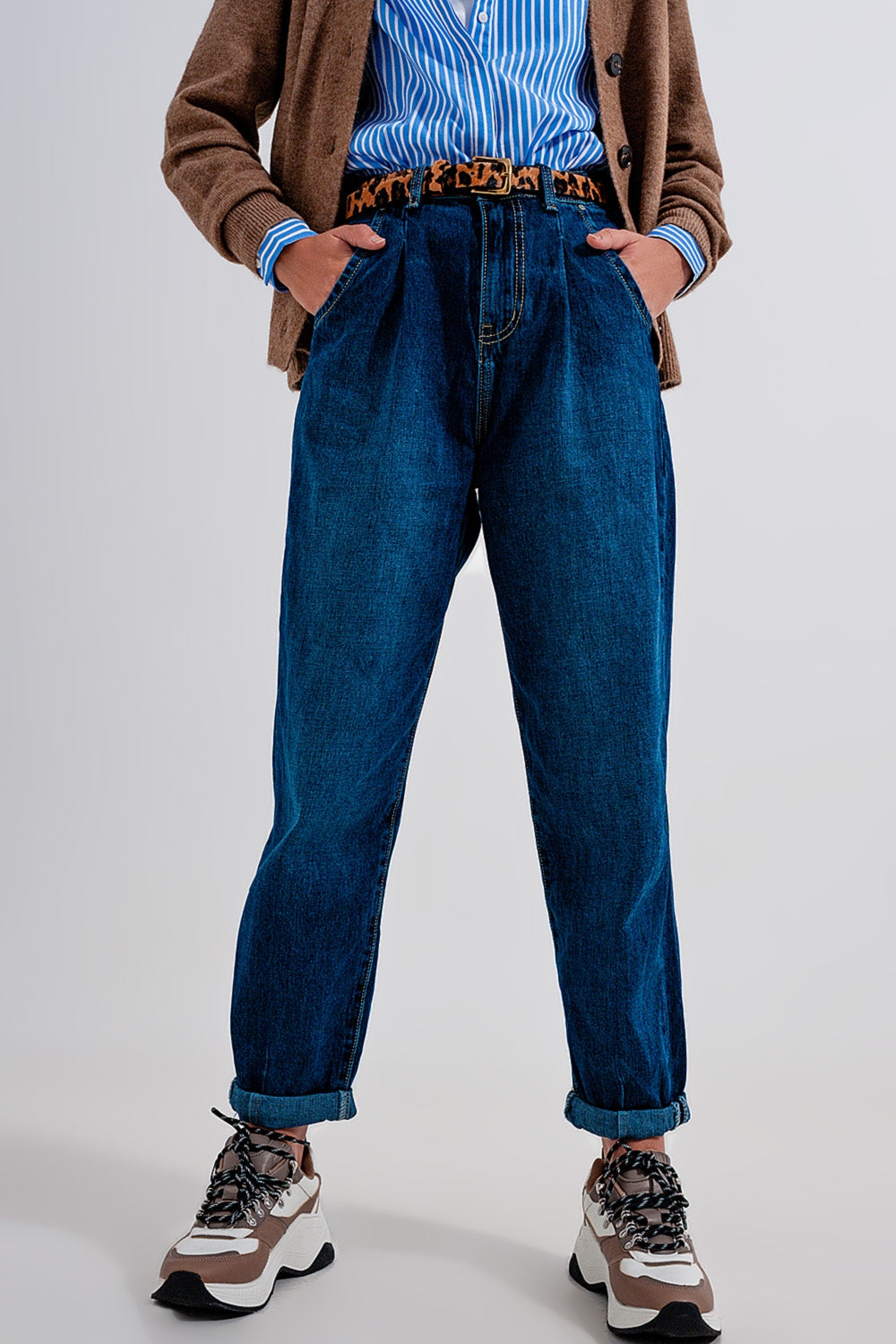 Jeans blu medio con pinces frontali