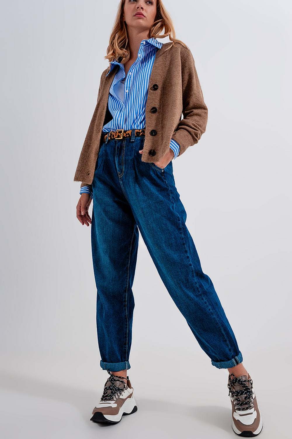Jeans blu medio con pinces frontali