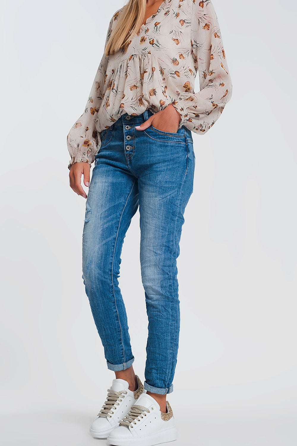 Jeans boyfriend chiari con dettagli strappati