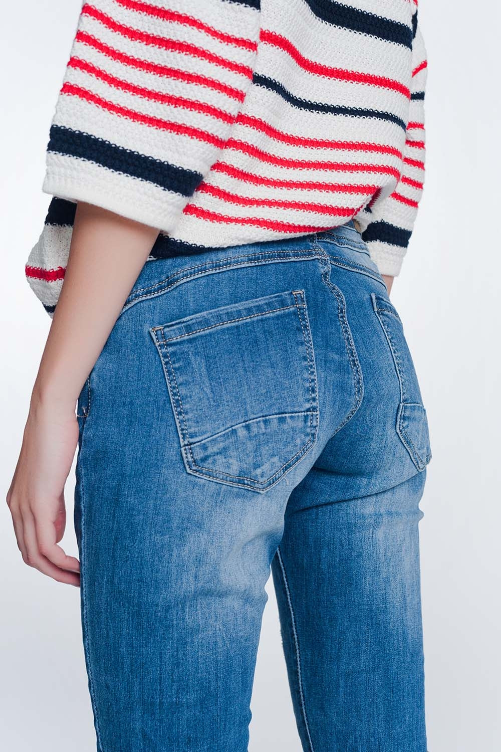 Jeans boyfriend con bottoni e lavati medio