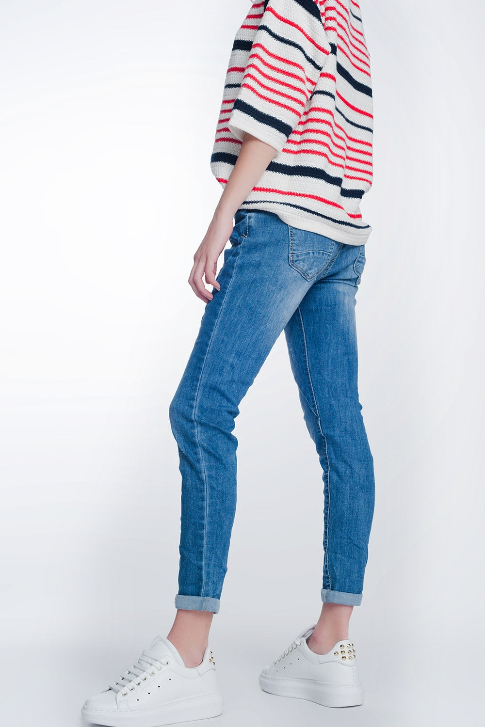 Jeans boyfriend con bottoni e lavati medio