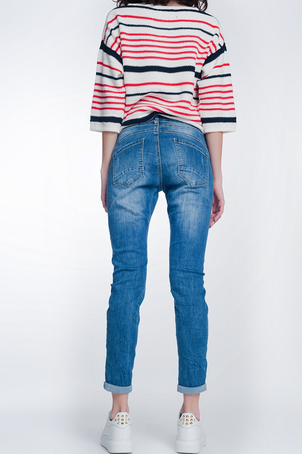 Jeans boyfriend con bottoni e lavati medio