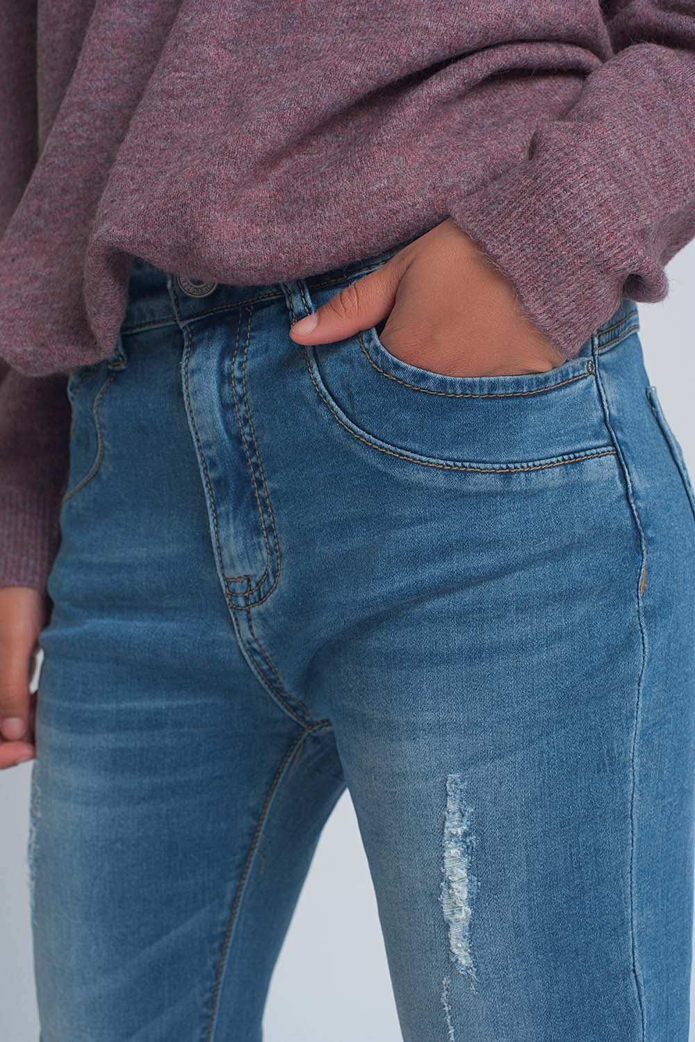 Jeans boyfriend tessuto a coste strappati lavaggio medio