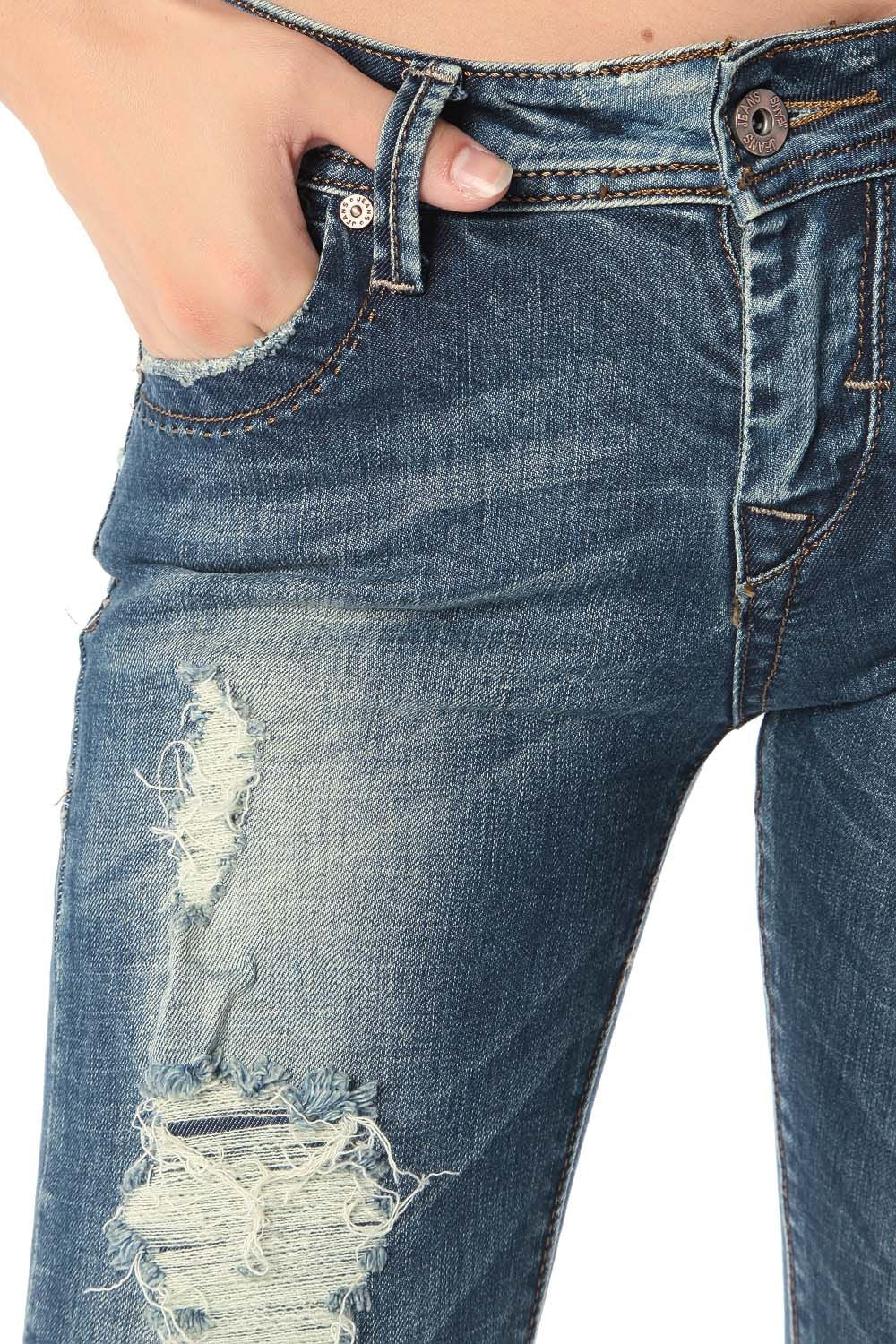 Jeans a sigaretta con dettagli strappati