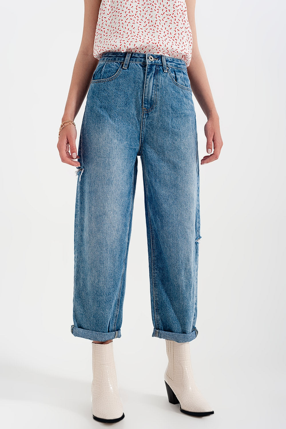 Jeans comodi con strappi laterali colore blu medio