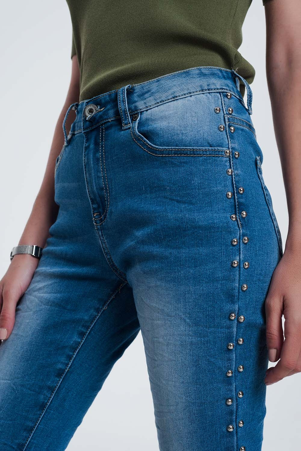 jeans con borchie denim stropicciato