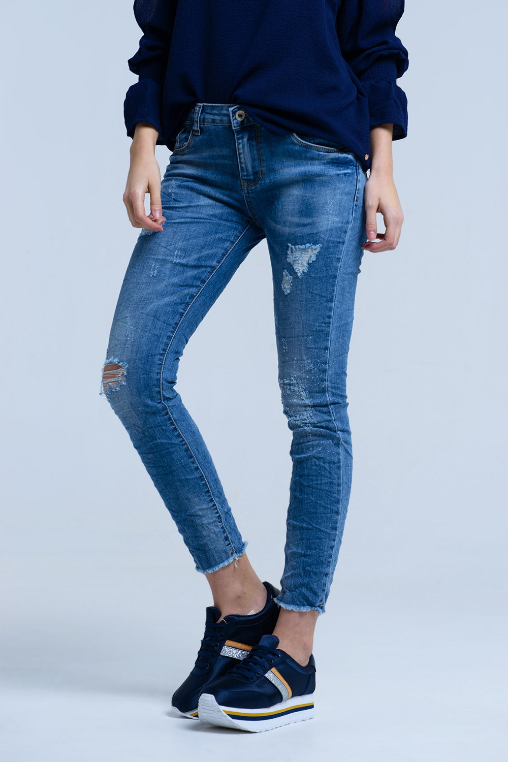 Jeans con dettagli strappati