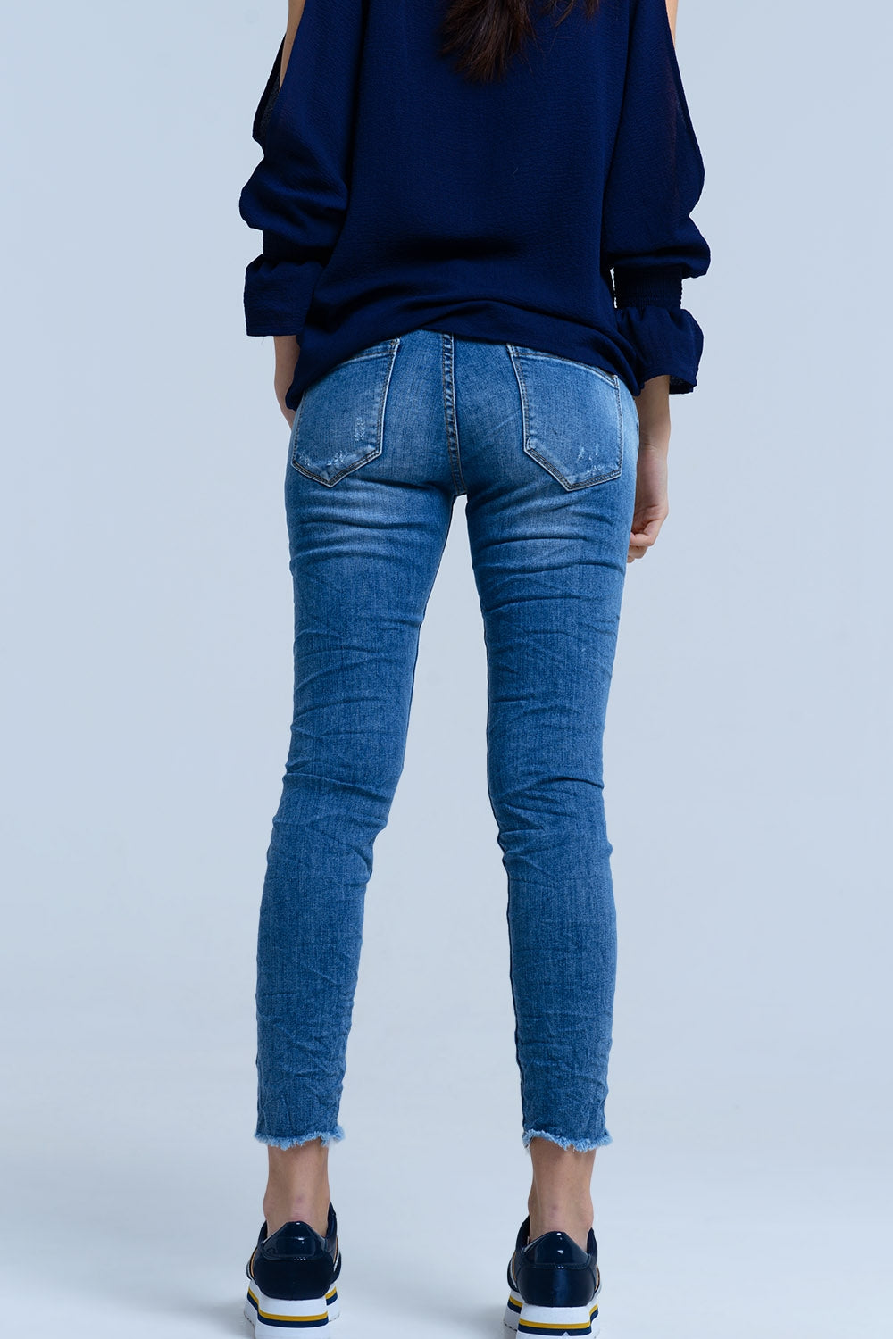 Jeans con dettagli strappati
