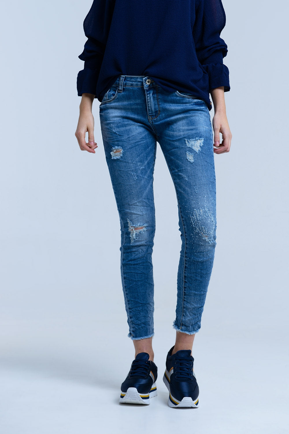 Jeans con dettagli strappati
