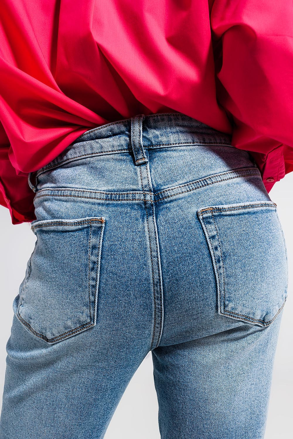 Jeans con doppio strappo blu chiaro
