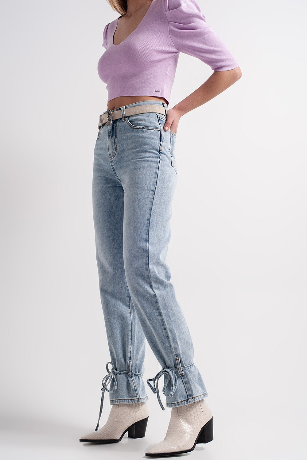 Jeans con legati alla caviglia