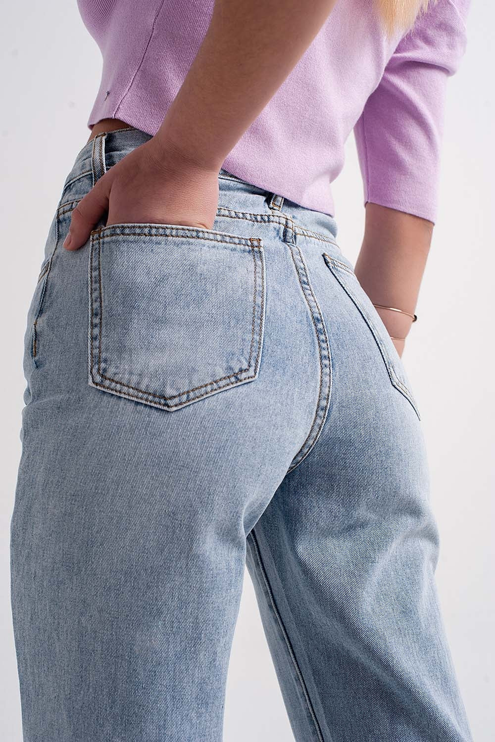 Jeans con legati alla caviglia