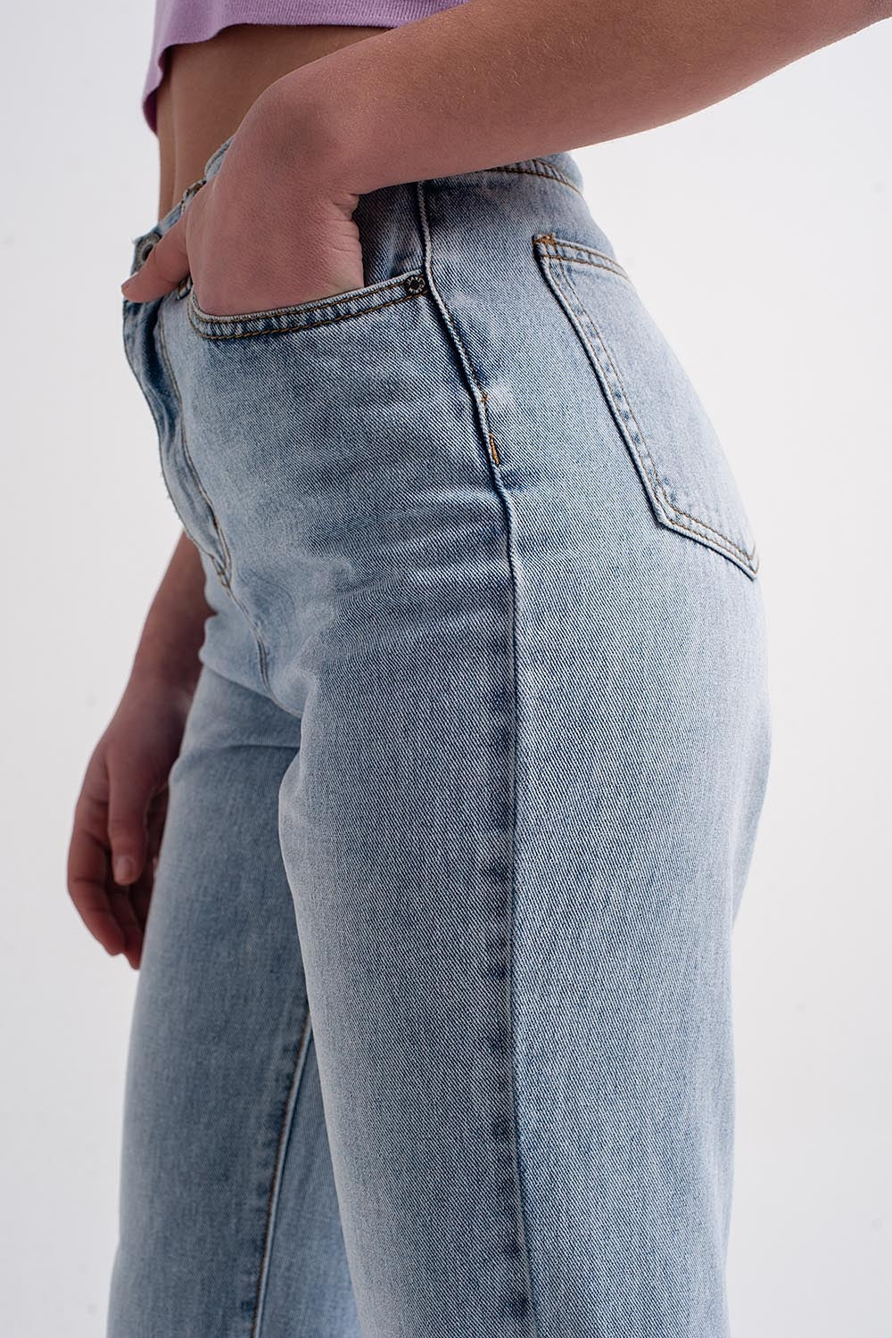 Jeans con legati alla caviglia